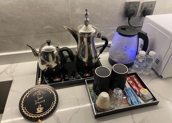 شقة بغرفة معيشة وغرفة نوم 