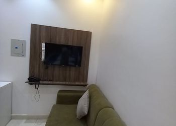 استديو بأثاث مريح وبسيط 