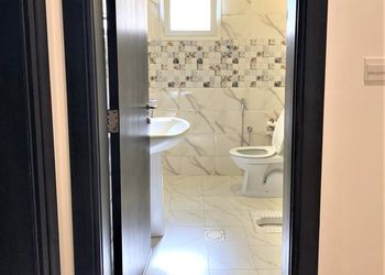 شقة بغرفه نوم ودورة مياة