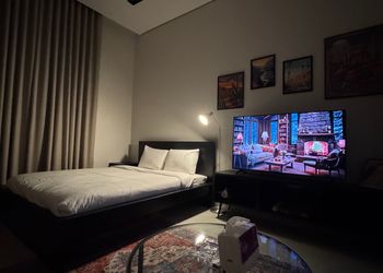 استديو مميز بأثاث مريح
