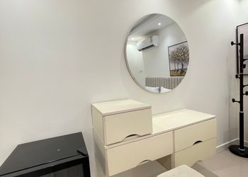 استديو بأثاث مريح وبسيط 