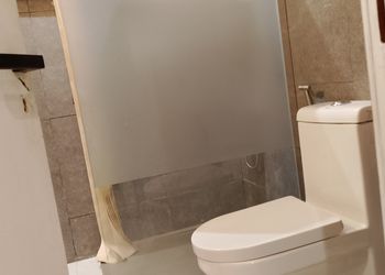 استديو بأثاث مريح وبسيط