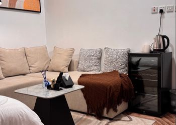 استديو بسرير ماستر وجلسة جانبية