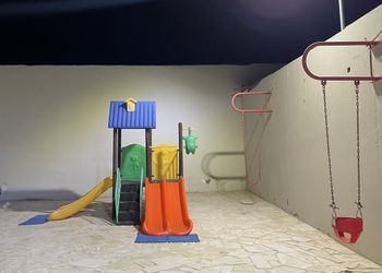 شاليه بجلسة خارجية وملعب بادل