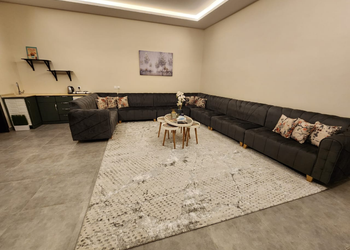 شاليه بمسطح اخضر ومسبح 