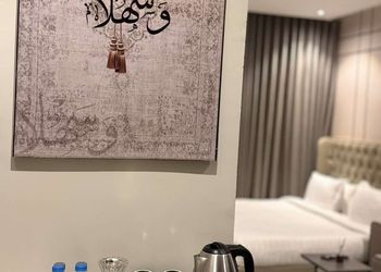 استديو بسرير ماستر وجلسة جانبية