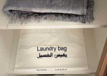 غرفة بسرير مزدوج