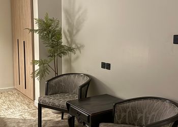 استديو بسرير ماستر وجلسة جانبية 