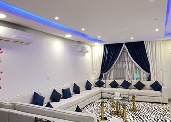 شاليه بصالة مطلة على المسبح