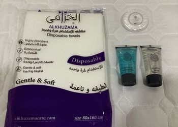 شقة بغرفة معيشة وغرفة نوم 