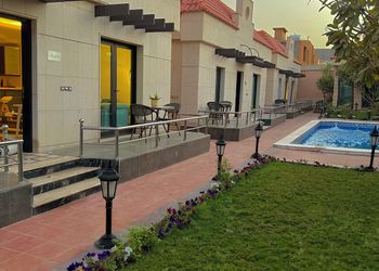 فيلا فندقية بكمباوندمطل عالحديقة
