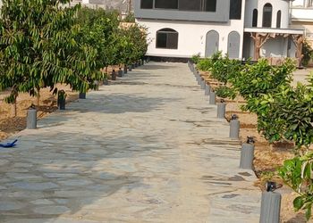 شالية بمزرعة وجلسات خارجية