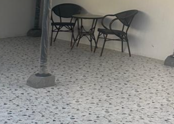 شاليه بمسبح خارجي وصالة جلوس