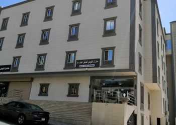 شقة بغرفتين نوم وصالة 