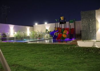 شاليه بمسبح وألعاب مائية 