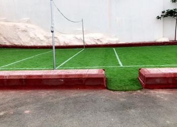 استراحة بملعب كرة طائره (قسمين)