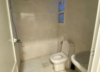 استديو بأثاث مريح وبسيط 