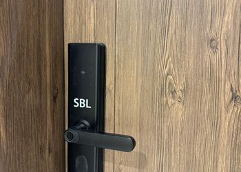 استديو هادئ بدخول ذاتي 