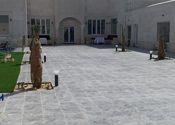 استراحة بجلسة خارجية ومسطح اخضر