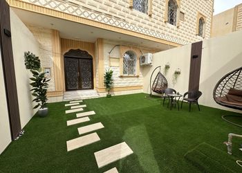 شقة بمدخل خاص وجلسة خارجية