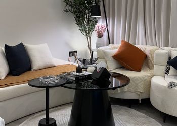 استديو هادئ بدخول ذاتي 