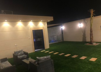 شاليه بمسطح اخضر و مسبح 
