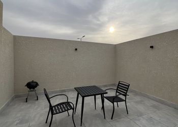 استديو بسرير ماستر وفناء خارجي