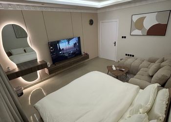 استديو بسرير ماستر وجلسة جانبية 