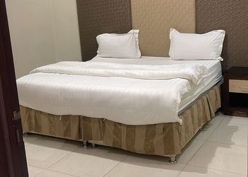 شقة بغرفتين نوم وصالة 