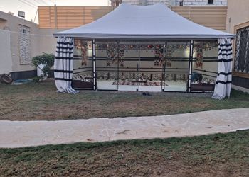 شاليه بمسطح اخضر وجلسة خارجية