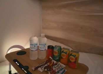استديو باثاث مريح وبسيط