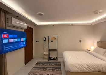 استديو بسرير ماستر وجلسه جانبيه