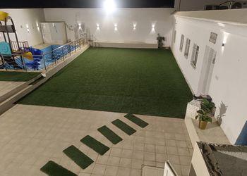 شاليه بألعاب مائية وجلسة خارجية