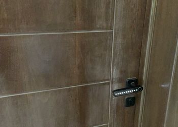 استديو بأثاث مريح وبسيط 