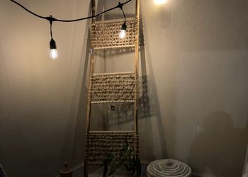 استديو بجلسة خارجية ودخول ذاتي