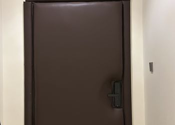 شقة بغرفة معيشة وغرفتين نوم 