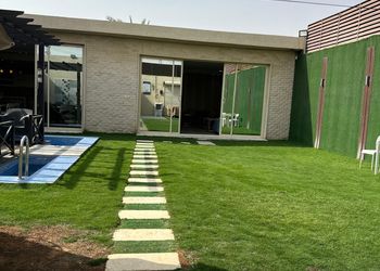 شاليه بمسبح ومسطح اخضر