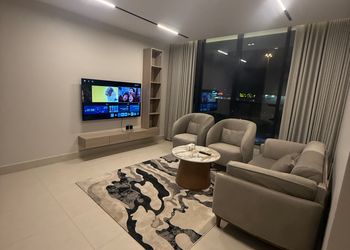 شقة بغرفة معيشة وغرفة نوم 