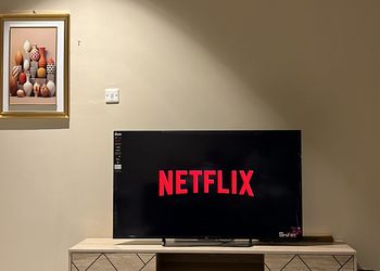 شقة بغرفة معيشة وغرفة نوم 