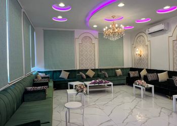 استراحة بمسطح اخضر وجلسة خارجية