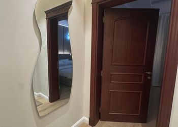 شقة بصالة أنيقة ودخول ذاتي