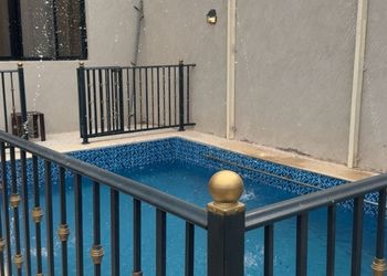 شاليه بمسبح خارجي ومجالس 