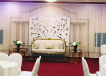 استراحة بملعب كرة طائره (قسمين)