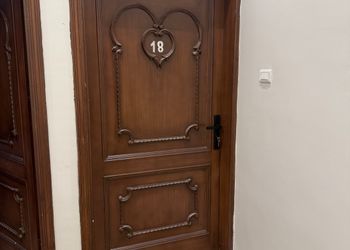 شقة بغرفة نوم وصالة مريحة