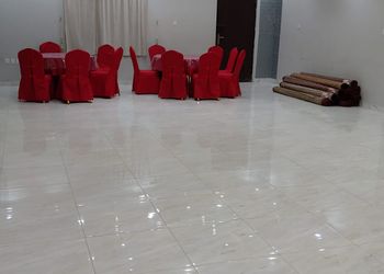 شاليه بجلسة خارجية ومجلس واسع 
