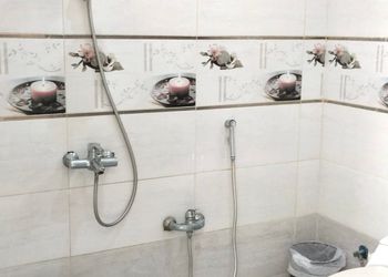 شاليه بجلسة خارجية وألعاب أطفال 