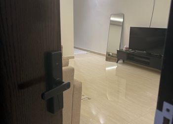 شقة بغرفتين نوم وصالة 