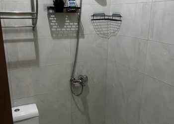 استديو بأثاث مريح وبسيط 