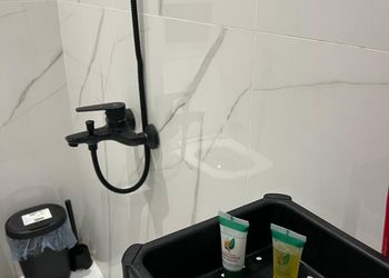 استديو بأثاث مريح وبسيط