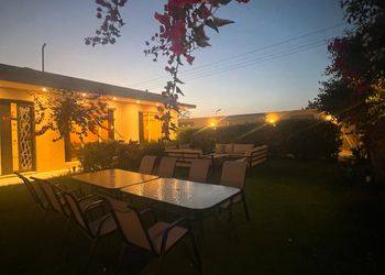 استراحة بمسطح اخضر وجلسة